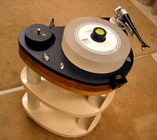 [Opera LP 5.0 turntable with Stand]