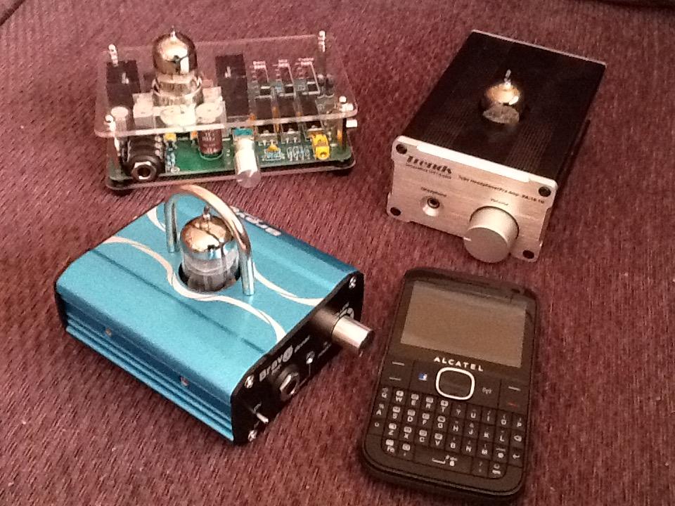 [Amplificatori per cuffia/preamplificatori monovalvola Bravo Audio V3 (in alto a sinistra), Trends Audio PA-10.1D (in alto a destra), Bravo Audio Ocean (in basso a sinistra)]