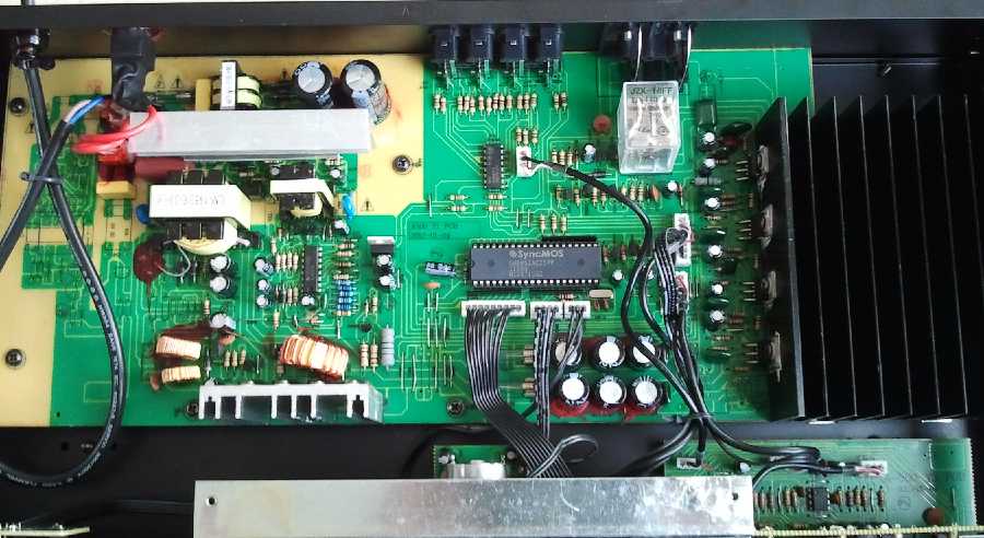 auna AV2-CD608BT amplificateur HiFi Stéréo 4 x 100 W RMS BT Dig-Opt-In noir  Noir
