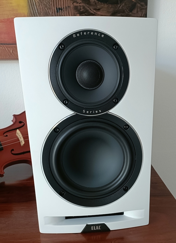 [Elac UBR62 - drivers close-up]